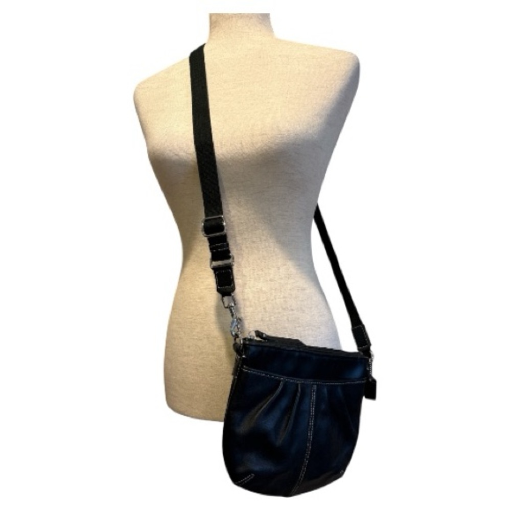 COACH SOHO  BLACK PLEATED LEATHER CROSSBODY SWING PACK  PURSE BAG - Picture 2 of 10